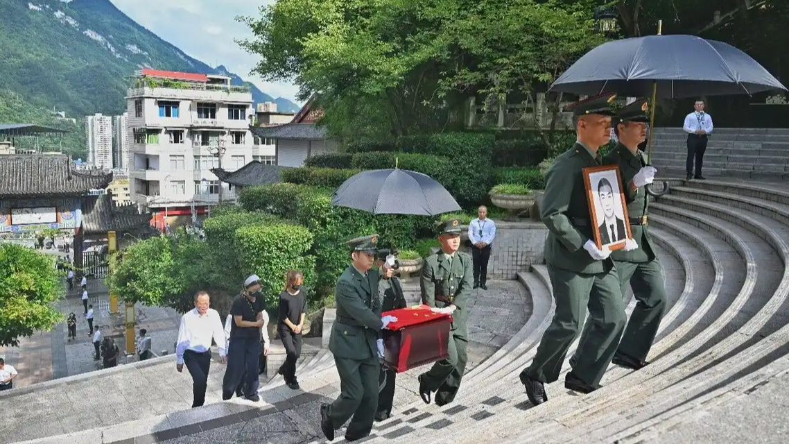 龚宝冬烈士安葬仪式举行热搜配图